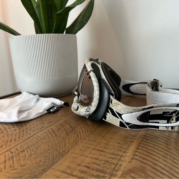 Oakley Goggles - Picture 5 of 7